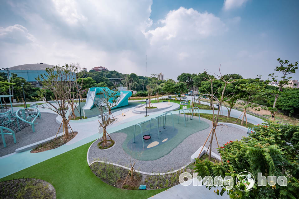 彰化市區景點〡八卦山天空遊戲場〡暢玩雲朵造型遊具, 天空觀景台俯瞰市容, 小型幫浦戲水區, 家長也能同樂的遊戲場, 享受漫步在雲端的舒心感