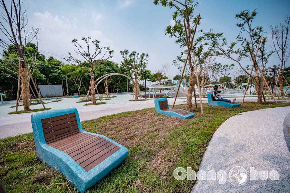 彰化市區景點〡八卦山天空遊戲場〡暢玩雲朵造型遊具, 天空觀景台俯瞰市容, 小型幫浦戲水區, 家長也能同樂的遊戲場, 享受漫步在雲端的舒心感