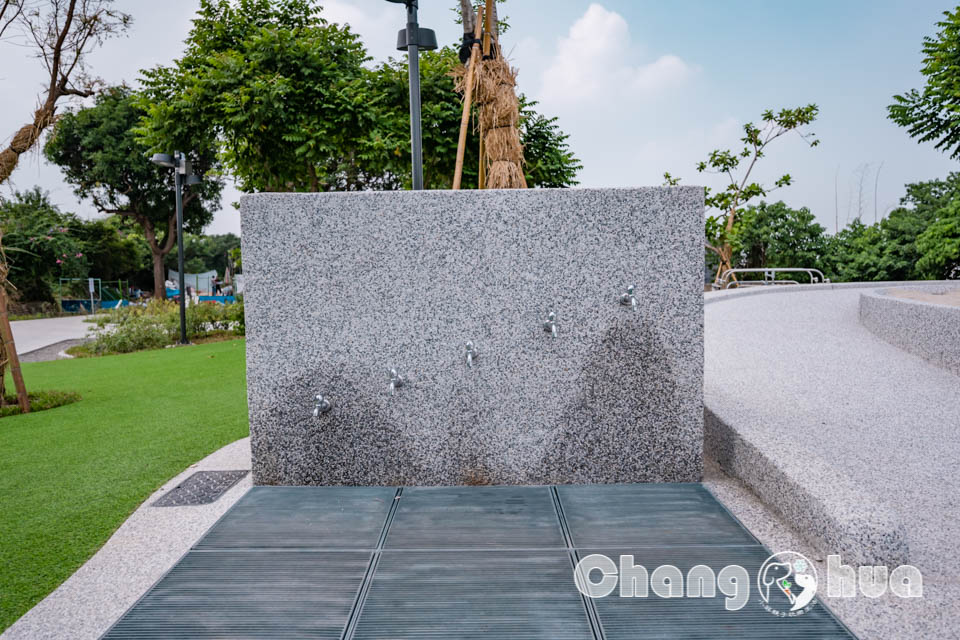 彰化市區景點〡八卦山天空遊戲場〡暢玩雲朵造型遊具, 天空觀景台俯瞰市容, 小型幫浦戲水區, 家長也能同樂的遊戲場, 享受漫步在雲端的舒心感