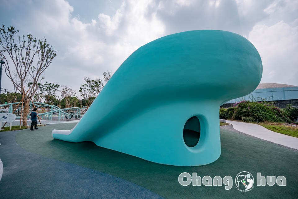 彰化市區景點〡八卦山天空遊戲場〡暢玩雲朵造型遊具, 天空觀景台俯瞰市容, 小型幫浦戲水區, 家長也能同樂的遊戲場, 享受漫步在雲端的舒心感