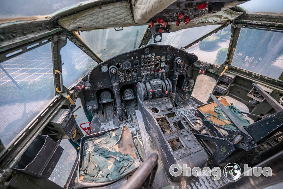 彰化市區景點〡八卦山C119軍機公園〡可以進入機艙內參觀的實體軍機, 空中運輸老母雞英姿不減, 公園步道與周邊知名景點串聯, 親子特色公園
