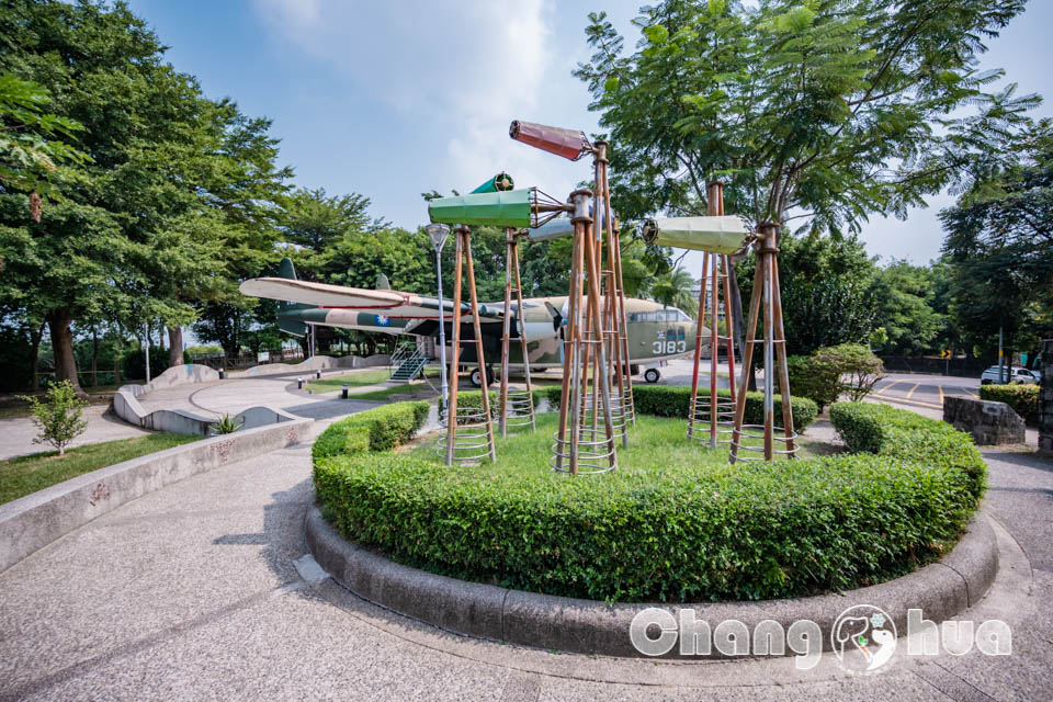 彰化市區景點〡八卦山C119軍機公園〡可以進入機艙內參觀的實體軍機, 空中運輸老母雞英姿不減, 公園步道與周邊知名景點串聯, 親子特色公園