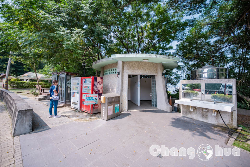 彰化市區景點〡八卦山C119軍機公園〡可以進入機艙內參觀的實體軍機, 空中運輸老母雞英姿不減, 公園步道與周邊知名景點串聯, 親子特色公園