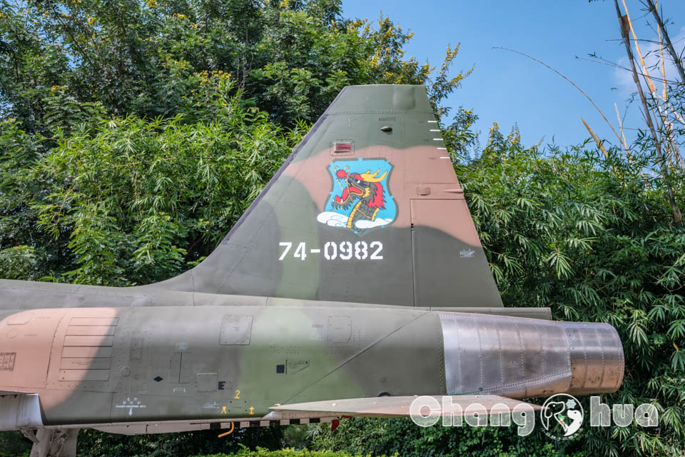 彰化市區景點〡八卦山C119軍機公園〡可以進入機艙內參觀的實體軍機, 空中運輸老母雞英姿不減, 公園步道與周邊知名景點串聯, 親子特色公園