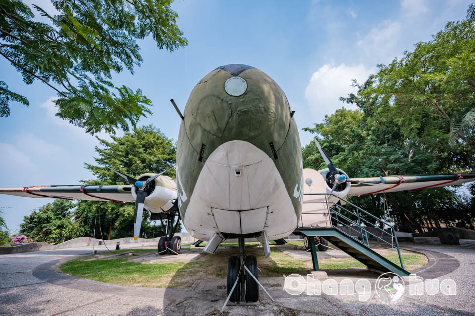 彰化市區景點〡八卦山C119軍機公園〡可以進入機艙內參觀的實體軍機, 空中運輸老母雞英姿不減, 公園步道與周邊知名景點串聯, 親子特色公園