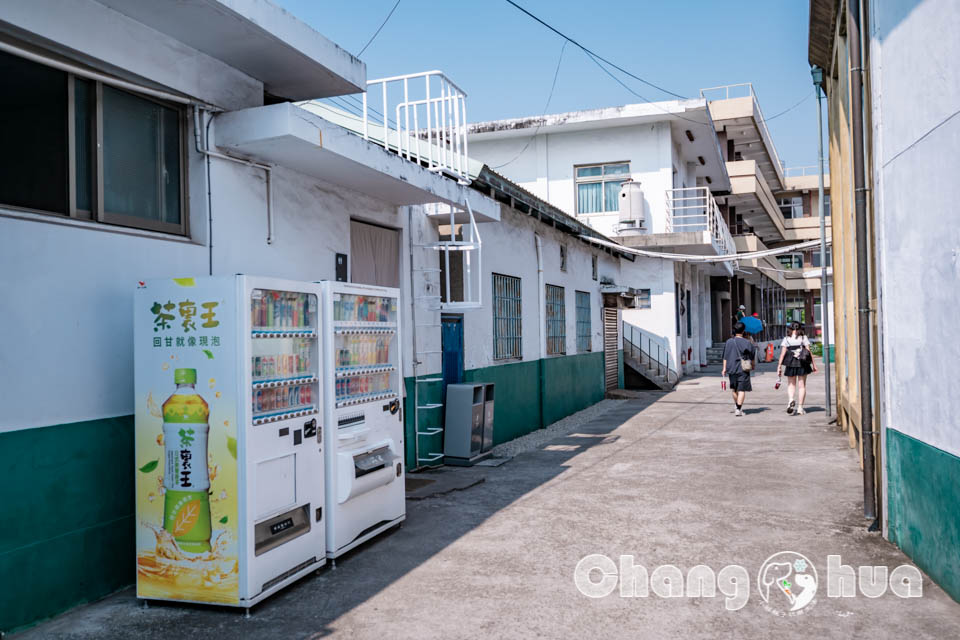DSC_9837 彰化市區景點〡彰化扇形車庫〡百年歷史文化遺跡, 12根煙囪的輝煌, 觀景台視角欣賞360度調車轉盤, 湯瑪士提茅斯機房經典重現, 鐵道火車迷必追點