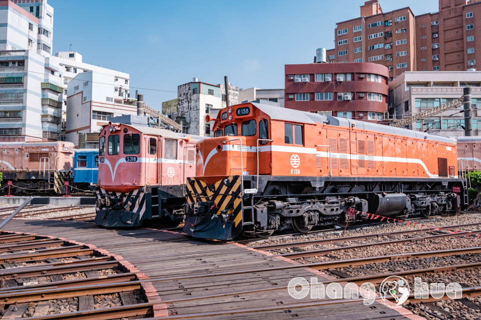 DSC_9864 彰化市區景點〡彰化扇形車庫〡百年歷史文化遺跡, 12根煙囪的輝煌, 觀景台視角欣賞360度調車轉盤, 湯瑪士提茅斯機房經典重現, 鐵道火車迷必追點