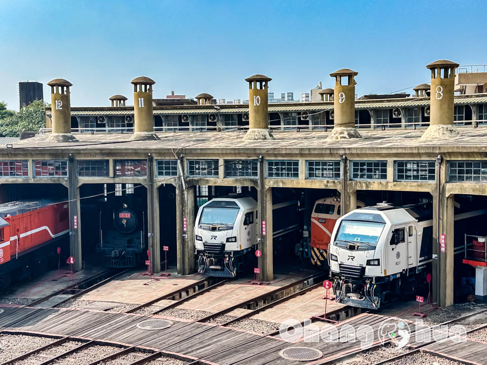 IMG_1856 彰化市區景點〡彰化扇形車庫〡百年歷史文化遺跡, 12根煙囪的輝煌, 觀景台視角欣賞360度調車轉盤, 湯瑪士提茅斯機房經典重現, 鐵道火車迷必追點