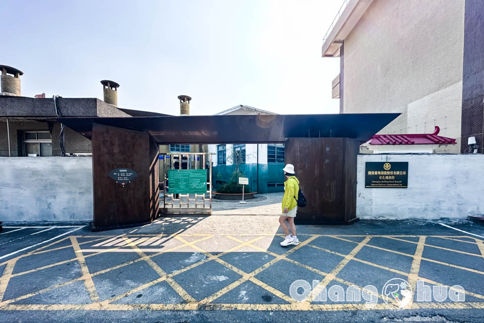 IMG_1888 彰化市區景點〡彰化扇形車庫〡百年歷史文化遺跡, 12根煙囪的輝煌, 觀景台視角欣賞360度調車轉盤, 湯瑪士提茅斯機房經典重現, 鐵道火車迷必追點