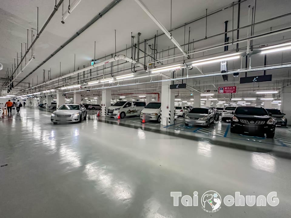 台中市區景點〡台中綠美圖〡雙館共構的璀璨火花, 中央公園裡的美術館, 美術館裡的圖書館, 順遊飛行美樂地遊戲場