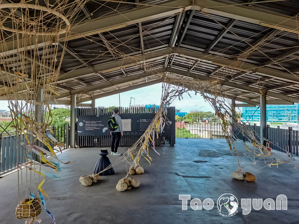 140880-2 桃園大園景點〡航空城博物館園區〡戀戀家園記住家的模樣, 帥氣十足的黑貓軍團守衛隊 ,免門票探索機庫與警戒室, 05機堡公園