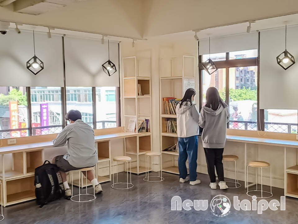 新北蘆洲景點〡永平公園〡青蛙主題遊樂公園, 完善的休憩座位, 市民活動廣場, 鄰近永平圖書館, 動靜皆宜特色公園