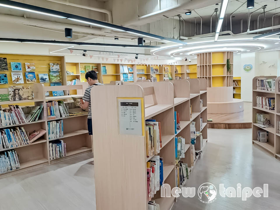 新北蘆洲景點〡永平公園〡青蛙主題遊樂公園, 完善的休憩座位, 市民活動廣場, 鄰近永平圖書館, 動靜皆宜特色公園