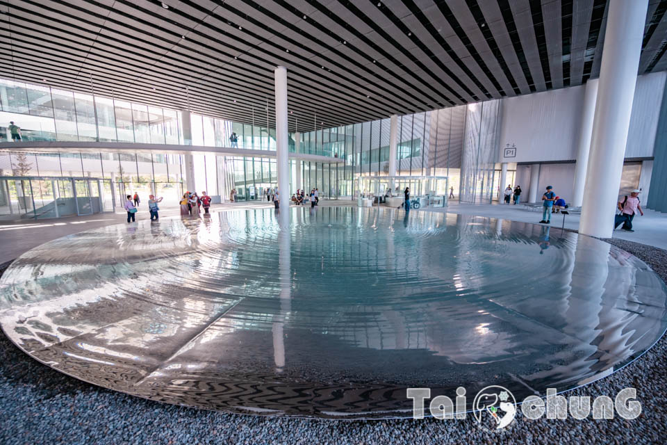 台中市區景點〡台中綠美圖〡雙館共構的璀璨火花, 中央公園裡的美術館, 美術館裡的圖書館, 順遊飛行美樂地遊戲場