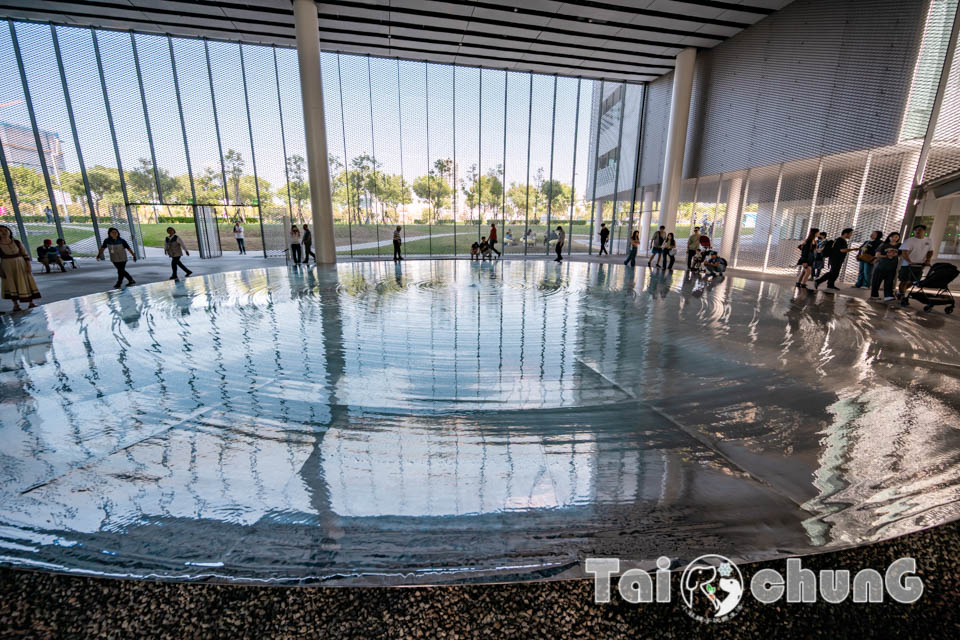 台中市區景點〡台中綠美圖〡雙館共構的璀璨火花, 中央公園裡的美術館, 美術館裡的圖書館, 順遊飛行美樂地遊戲場