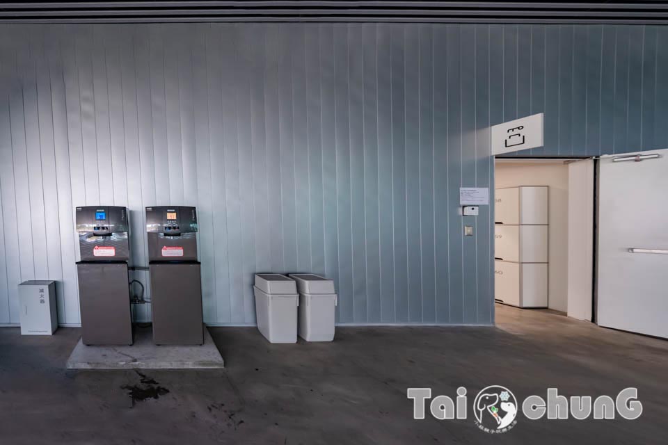 台中市區景點〡台中綠美圖〡雙館共構的璀璨火花, 中央公園裡的美術館, 美術館裡的圖書館, 順遊飛行美樂地遊戲場