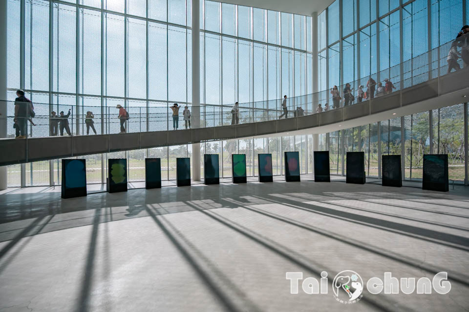 台中市區景點〡台中綠美圖〡雙館共構的璀璨火花, 中央公園裡的美術館, 美術館裡的圖書館, 順遊飛行美樂地遊戲場