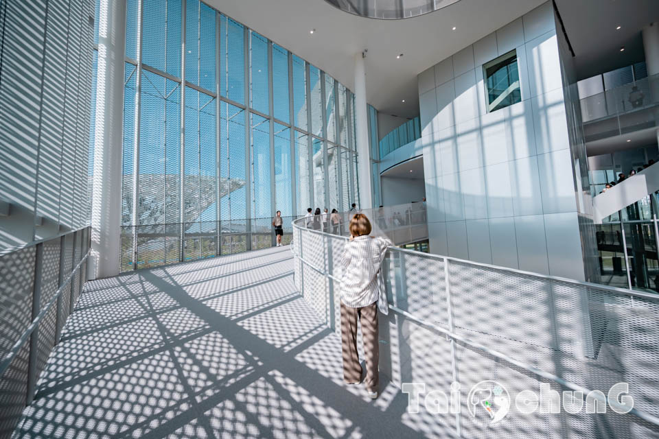 台中市區景點〡台中綠美圖〡雙館共構的璀璨火花, 中央公園裡的美術館, 美術館裡的圖書館, 順遊飛行美樂地遊戲場