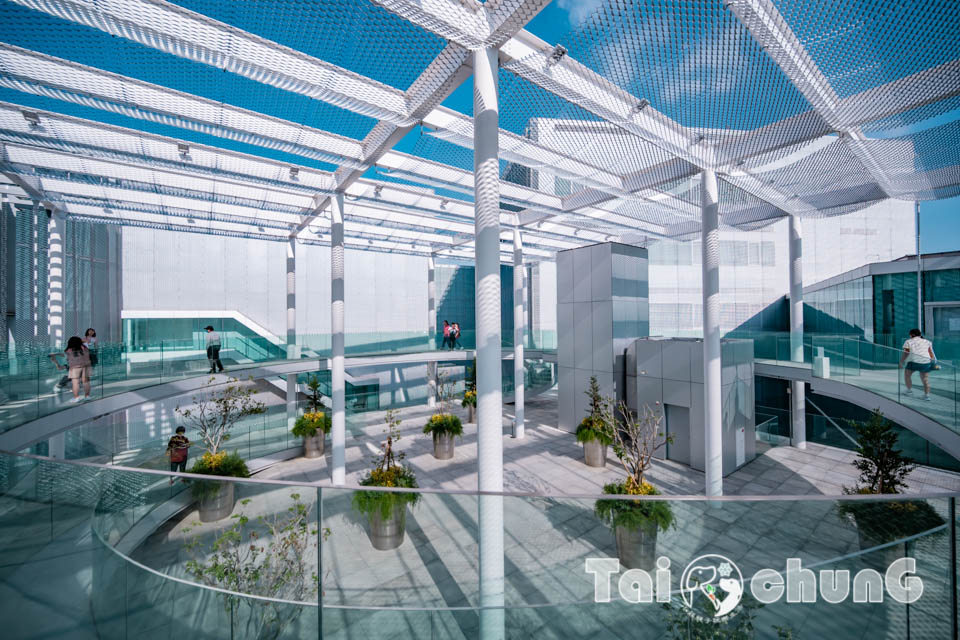 台中市區景點〡台中綠美圖〡雙館共構的璀璨火花, 中央公園裡的美術館, 美術館裡的圖書館, 順遊飛行美樂地遊戲場