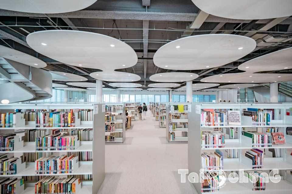 台中市區景點〡台中綠美圖〡雙館共構的璀璨火花, 中央公園裡的美術館, 美術館裡的圖書館, 順遊飛行美樂地遊戲場