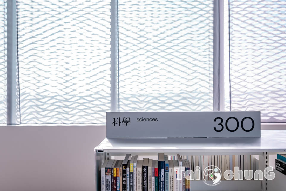 台中市區景點〡台中綠美圖〡雙館共構的璀璨火花, 中央公園裡的美術館, 美術館裡的圖書館, 順遊飛行美樂地遊戲場