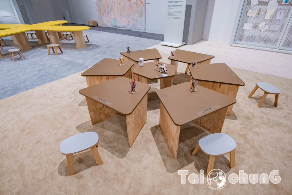 台中市區景點〡台中綠美圖〡雙館共構的璀璨火花, 中央公園裡的美術館, 美術館裡的圖書館, 順遊飛行美樂地遊戲場