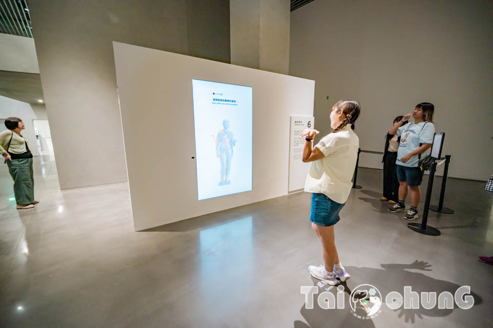 台中市區景點〡台中綠美圖〡雙館共構的璀璨火花, 中央公園裡的美術館, 美術館裡的圖書館, 順遊飛行美樂地遊戲場