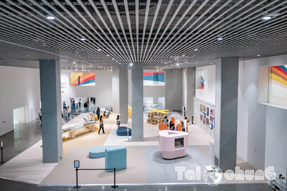 台中市區景點〡台中綠美圖〡雙館共構的璀璨火花, 中央公園裡的美術館, 美術館裡的圖書館, 順遊飛行美樂地遊戲場