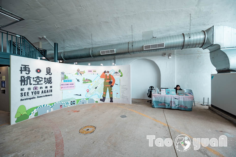 DSC_9894 桃園大園景點〡航空城博物館園區〡戀戀家園記住家的模樣, 帥氣十足的黑貓軍團守衛隊 ,免門票探索機庫與警戒室, 05機堡公園