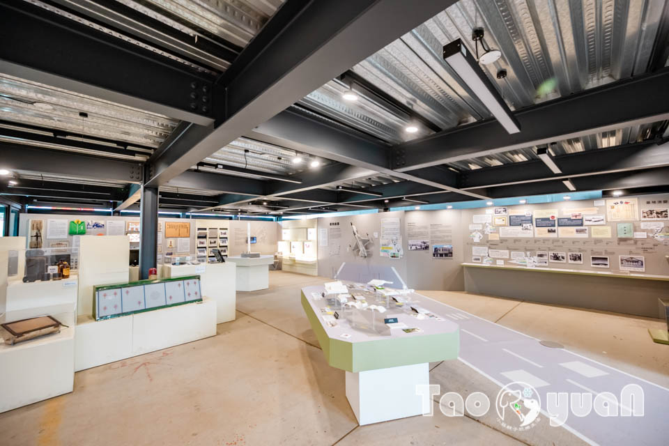 DSC_9899 桃園大園景點〡航空城博物館園區〡戀戀家園記住家的模樣, 帥氣十足的黑貓軍團守衛隊 ,免門票探索機庫與警戒室, 05機堡公園