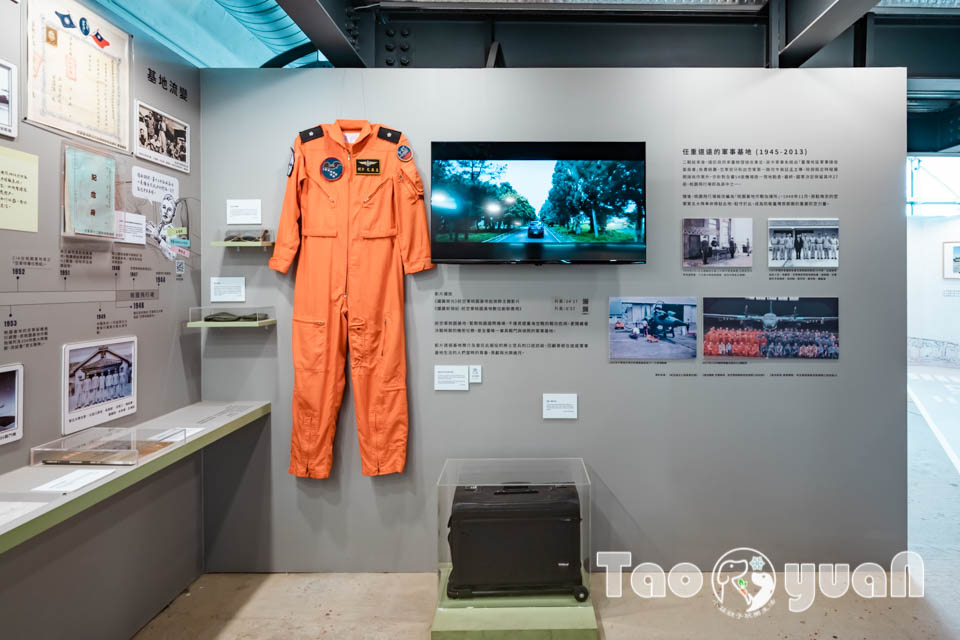 DSC_9905 桃園大園景點〡航空城博物館園區〡戀戀家園記住家的模樣, 帥氣十足的黑貓軍團守衛隊 ,免門票探索機庫與警戒室, 05機堡公園