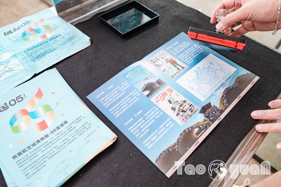 DSC_9970 桃園大園景點〡航空城博物館園區〡戀戀家園記住家的模樣, 帥氣十足的黑貓軍團守衛隊 ,免門票探索機庫與警戒室, 05機堡公園