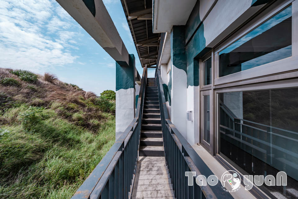 DSC_9971 桃園大園景點〡航空城博物館園區〡戀戀家園記住家的模樣, 帥氣十足的黑貓軍團守衛隊 ,免門票探索機庫與警戒室, 05機堡公園