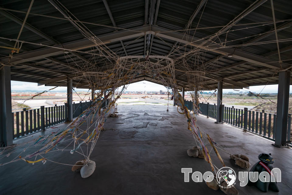 DSC_9974 桃園大園景點〡航空城博物館園區〡戀戀家園記住家的模樣, 帥氣十足的黑貓軍團守衛隊 ,免門票探索機庫與警戒室, 05機堡公園