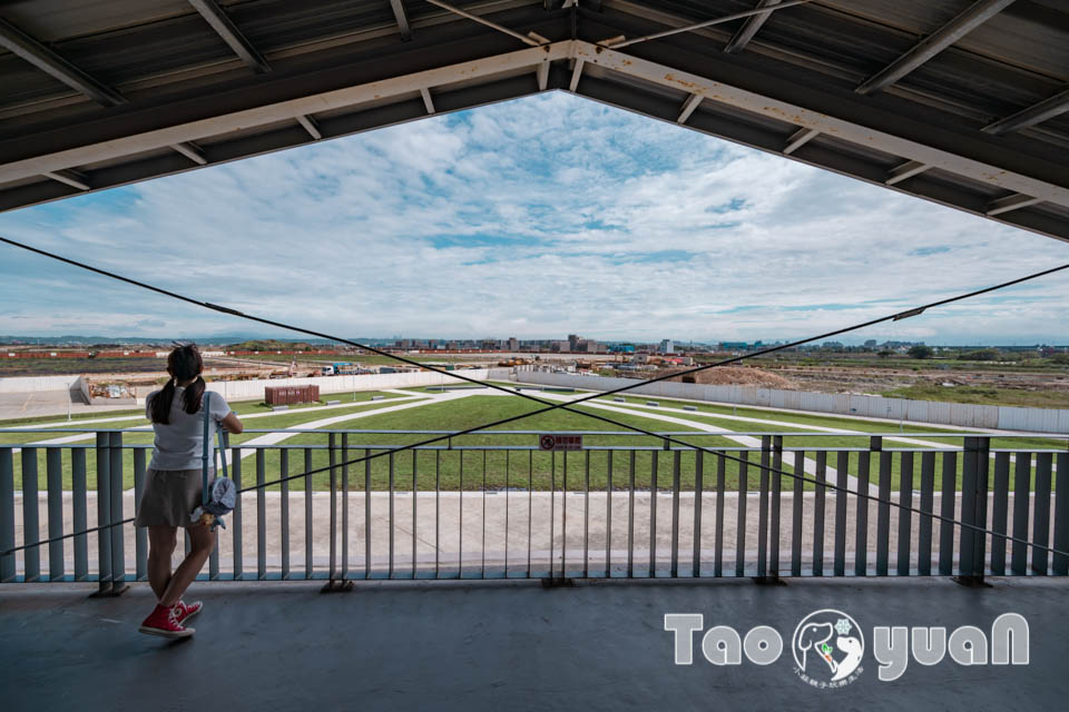 DSC_9980 桃園大園景點〡航空城博物館園區〡戀戀家園記住家的模樣, 帥氣十足的黑貓軍團守衛隊 ,免門票探索機庫與警戒室, 05機堡公園