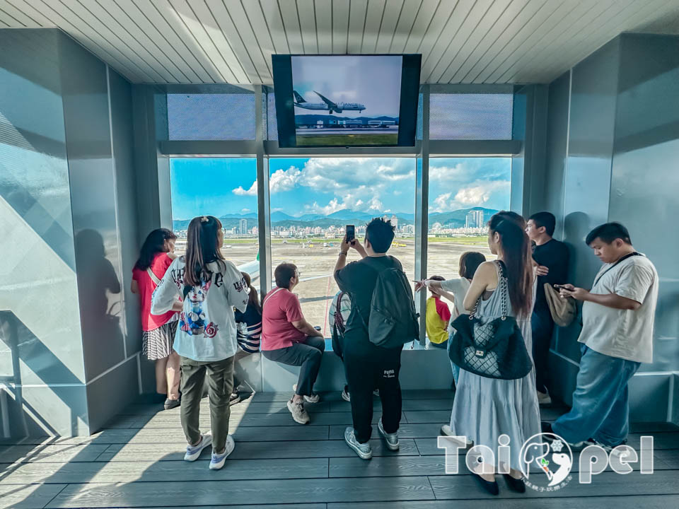 IMG_1624 台北松山景點〡松山機場觀景台〡近距離觀察飛機起降, 天空的旅行家日常, 3D飛機彩繪牆美拍一波, 老少咸宜放空景點