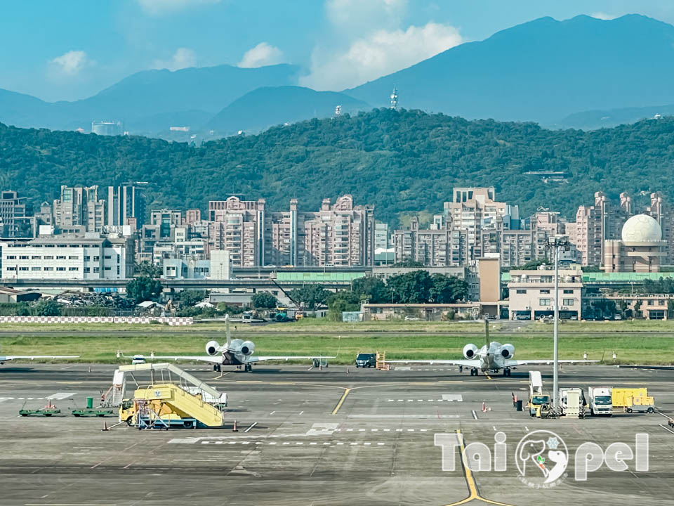 IMG_1697 台北松山景點〡松山機場觀景台〡近距離觀察飛機起降, 天空的旅行家日常, 3D飛機彩繪牆美拍一波, 老少咸宜放空景點