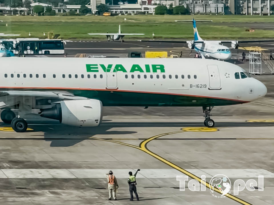 Screenshot 台北松山景點〡松山機場觀景台〡近距離觀察飛機起降, 天空的旅行家日常, 3D飛機彩繪牆美拍一波, 老少咸宜放空景點