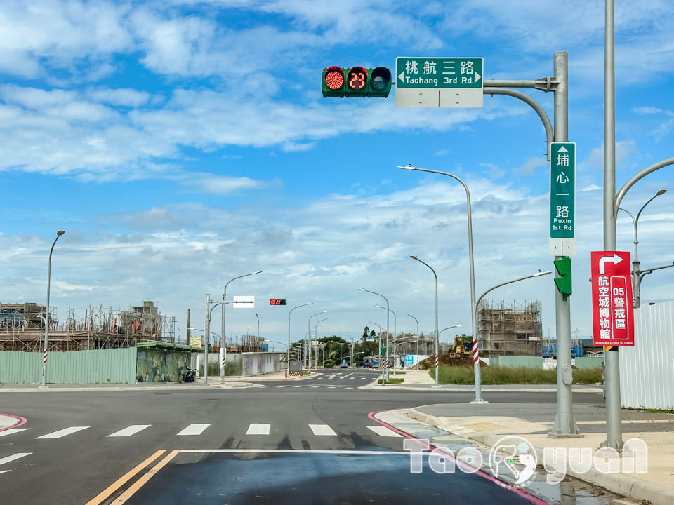 IMG_2286 桃園大園景點〡航空城博物館園區〡戀戀家園記住家的模樣, 帥氣十足的黑貓軍團守衛隊 ,免門票探索機庫與警戒室, 05機堡公園