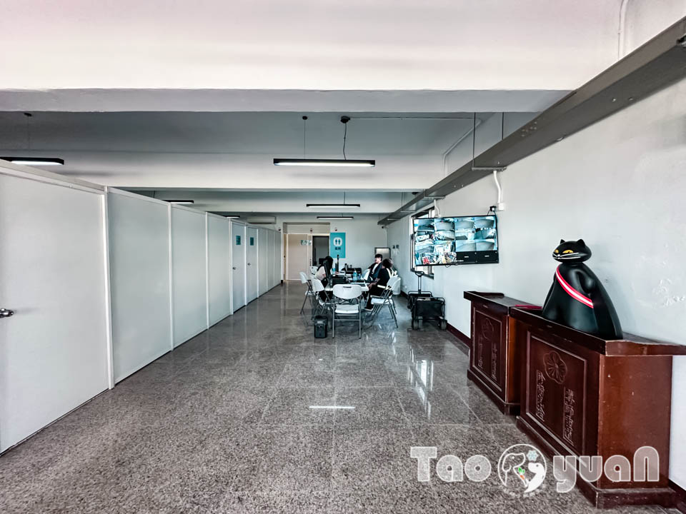 IMG_2382 桃園大園景點〡航空城博物館園區〡戀戀家園記住家的模樣, 帥氣十足的黑貓軍團守衛隊 ,免門票探索機庫與警戒室, 05機堡公園