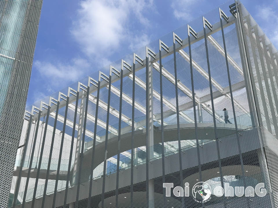 台中市區景點〡台中綠美圖〡雙館共構的璀璨火花, 中央公園裡的美術館, 美術館裡的圖書館, 順遊飛行美樂地遊戲場