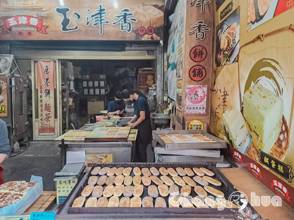 彰化鹿港景點〡鹿港龍山寺〡百年建築國定古蹟, 戲台上的八卦藻井, 匠人雕刻藝術展現, 搭導覽專車聽鹿港故事, 順遊鹿港老街吃美食賞古蹟