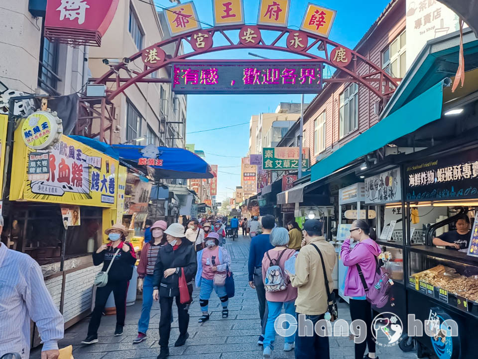 彰化鹿港景點〡鹿港龍山寺〡百年建築國定古蹟, 戲台上的八卦藻井, 匠人雕刻藝術展現, 搭導覽專車聽鹿港故事, 順遊鹿港老街吃美食賞古蹟