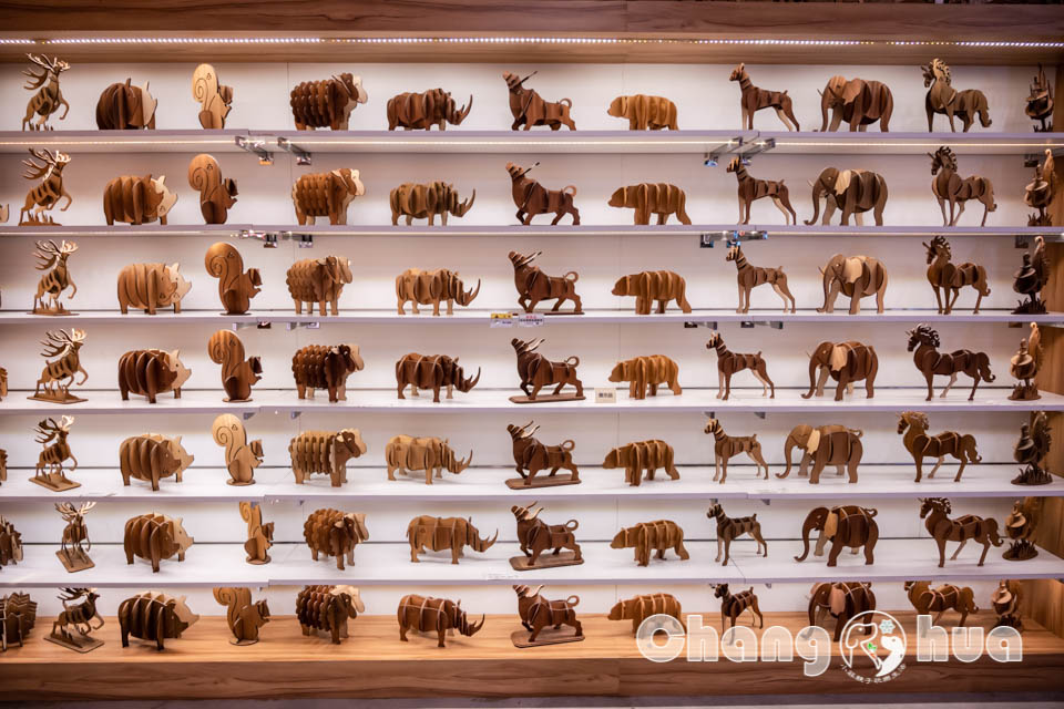 彰化鹿港景點〡卷木森活館〡全台唯一木皮板觀光工廠, 卷木森林探險趣, 循線闖關拿好禮, 多款好看又實用的創意小物, 特色親子景點