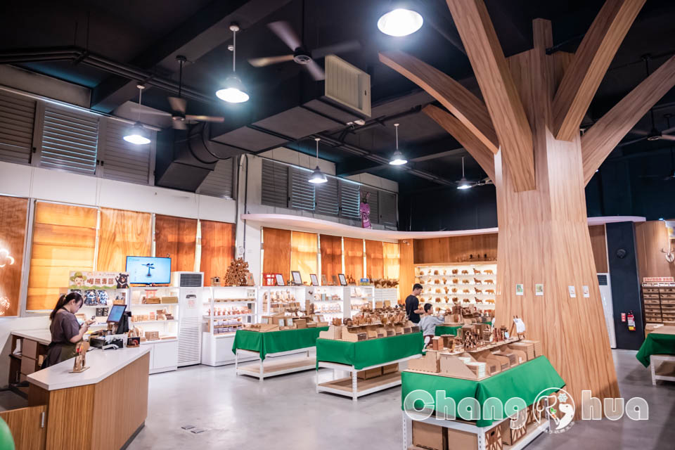 彰化鹿港景點〡卷木森活館〡全台唯一木皮板觀光工廠, 卷木森林探險趣, 循線闖關拿好禮, 多款好看又實用的創意小物, 特色親子景點