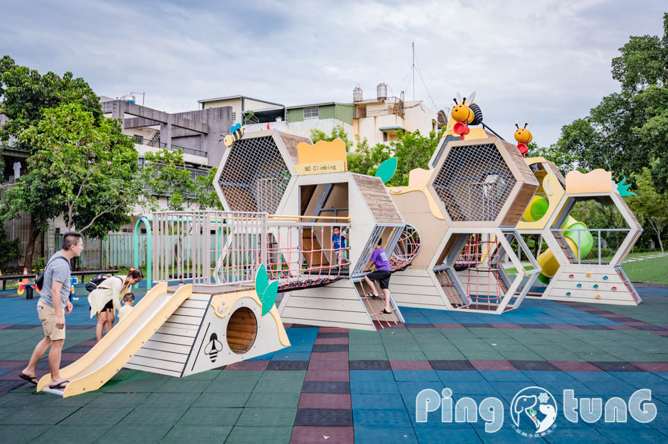 新北新莊景點〡快樂公園〡循線探索蜂巢遊戲塔, 快樂蜂王國探險趣, 蔬果造型遊戲沙坑, 長者樂活專區, 親子特色遊戲場