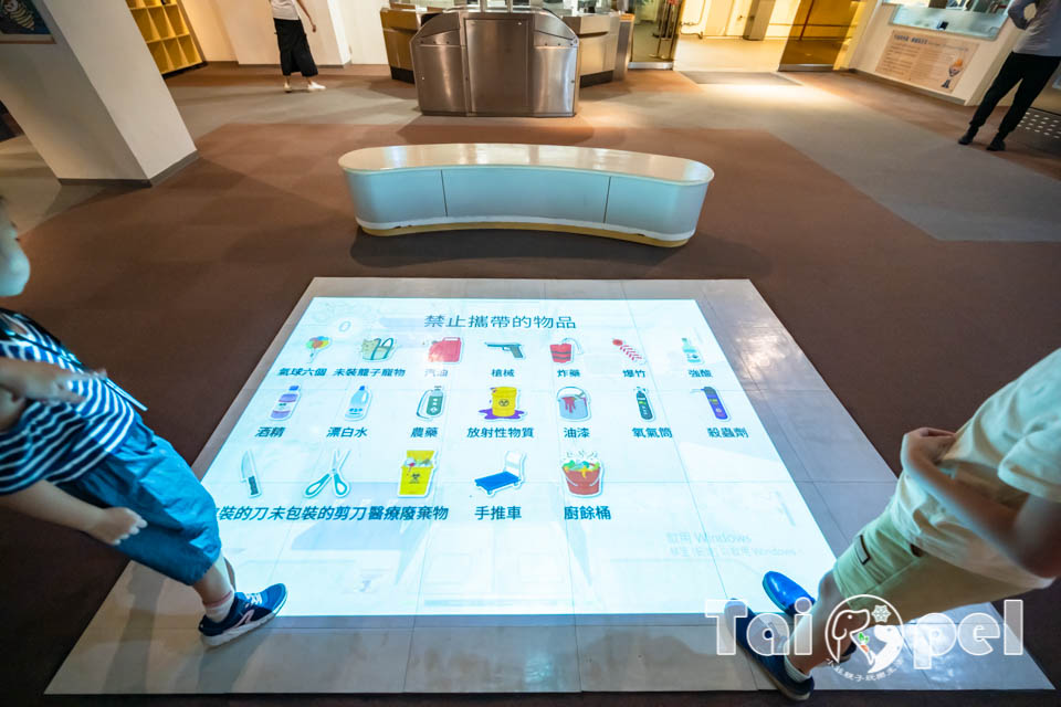 台北北投景點〡捷運北投會館逃生體驗營〡專人導覽模擬操作, 體驗站務、司機與控制員多重角色, 寓教於樂收穫多多, 免費親子體驗活動