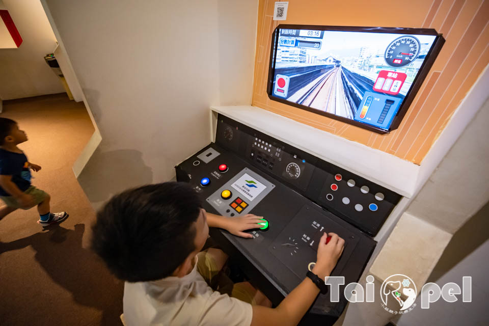 台北北投景點〡捷運北投會館逃生體驗營〡專人導覽模擬操作, 體驗站務、司機與控制員多重角色, 寓教於樂收穫多多, 免費親子體驗活動