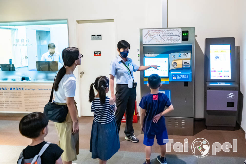 台北北投景點〡捷運北投會館逃生體驗營〡專人導覽模擬操作, 體驗站務、司機與控制員多重角色, 寓教於樂收穫多多, 免費親子體驗活動