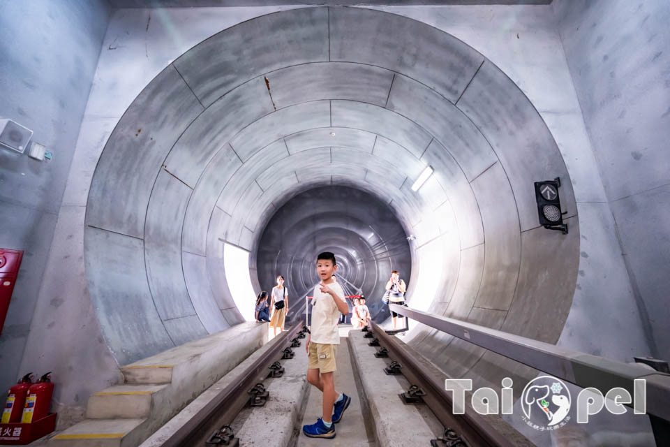 台北北投景點〡捷運北投會館逃生體驗營〡專人導覽模擬操作, 體驗站務、司機與控制員多重角色, 寓教於樂收穫多多, 免費親子體驗活動